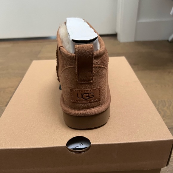 UGG. Classic Ultra Mini Boots, Chestnut, Women’s Size 7 - NWT - Picture 5 of 11